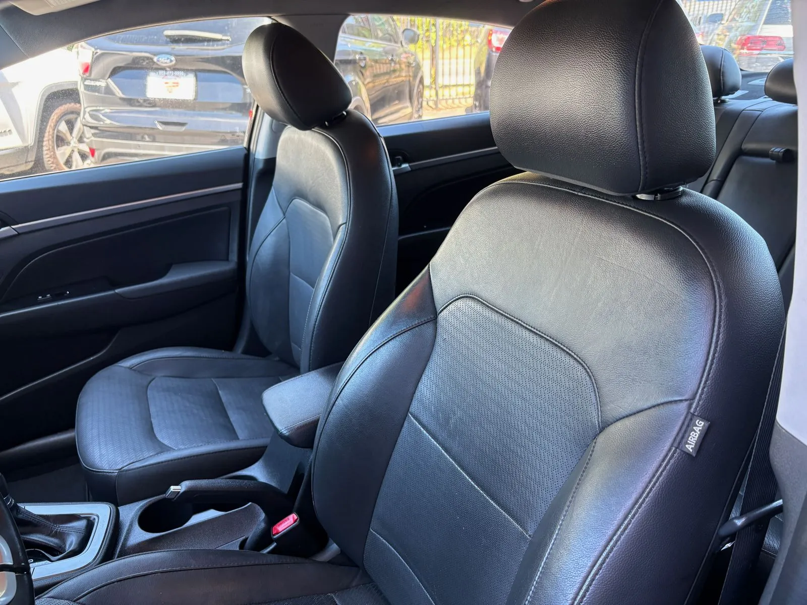 Hyundai Elantra photo 9
