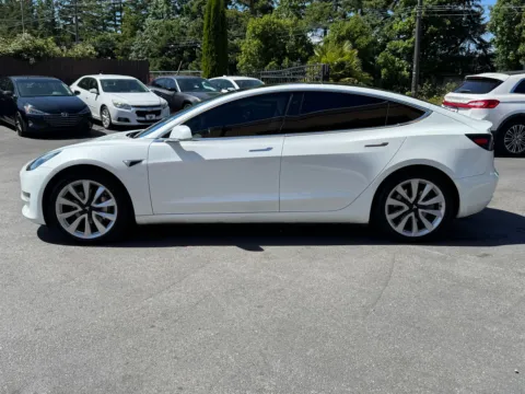 More photos of 2018 Tesla Model 3 Long Range at 9999 Auto Center, WA