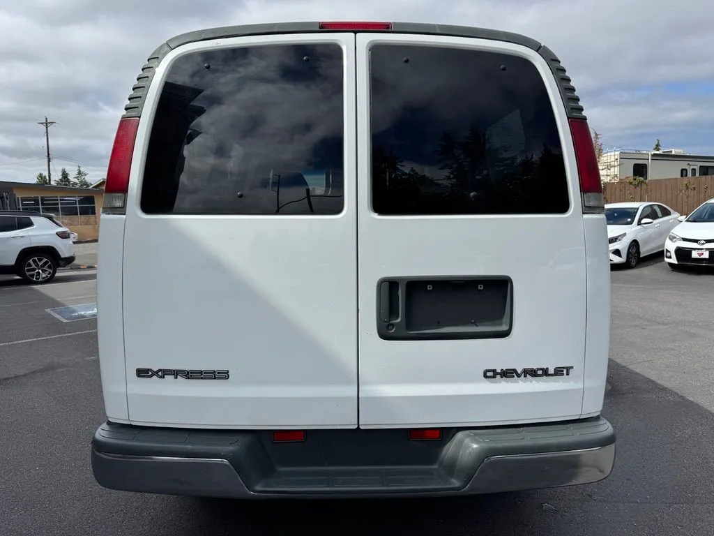 Chevrolet Express photo 6