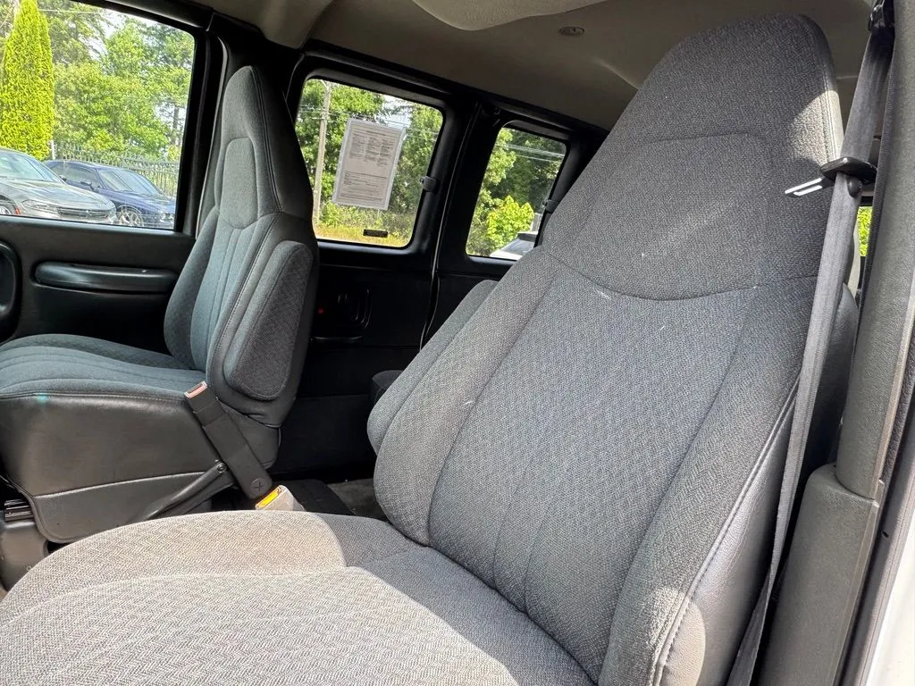 Chevrolet Express photo 11