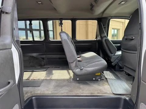 Chevrolet Express photo 17