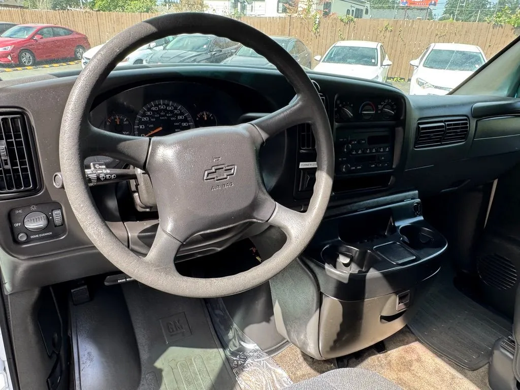 Chevrolet Express photo 10