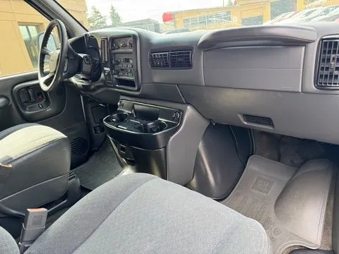 Chevrolet Express photo 21