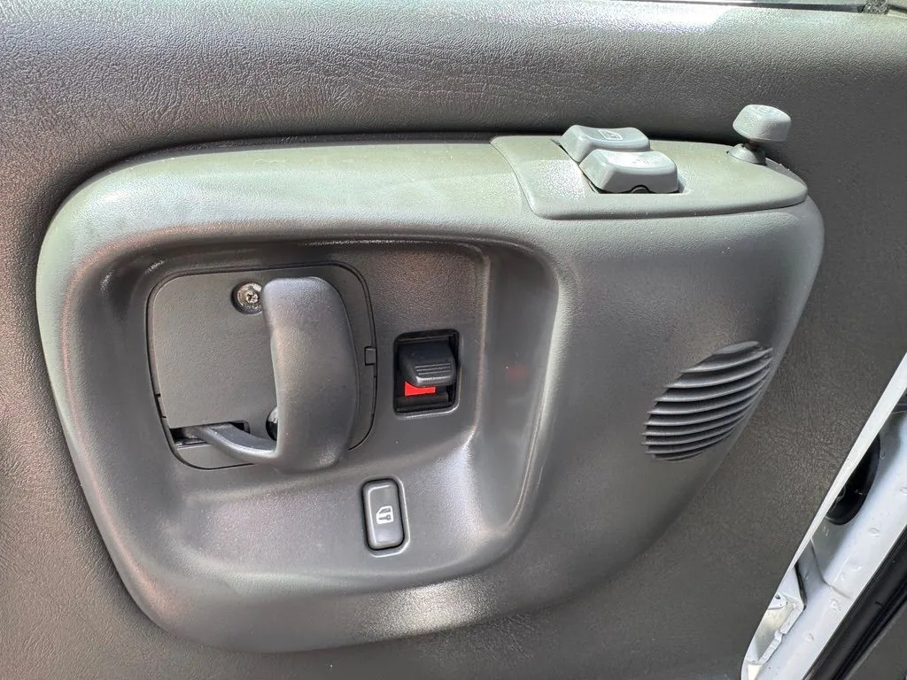 Chevrolet Express photo 13