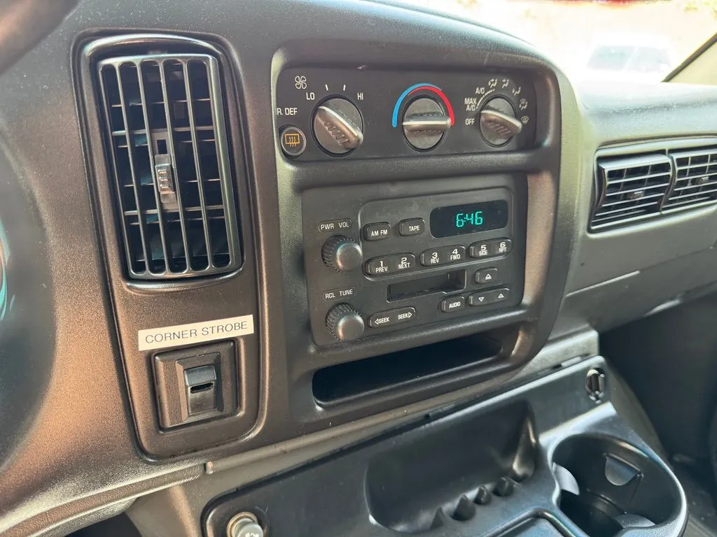 Chevrolet Express photo 23