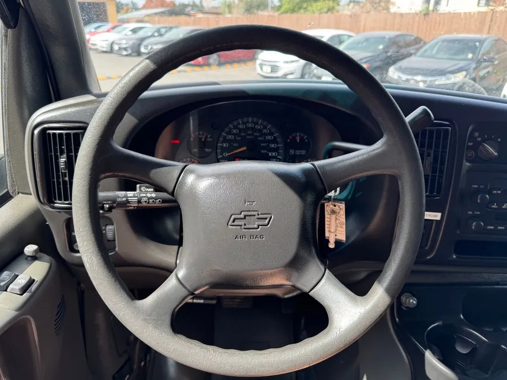 Chevrolet Express photo 26
