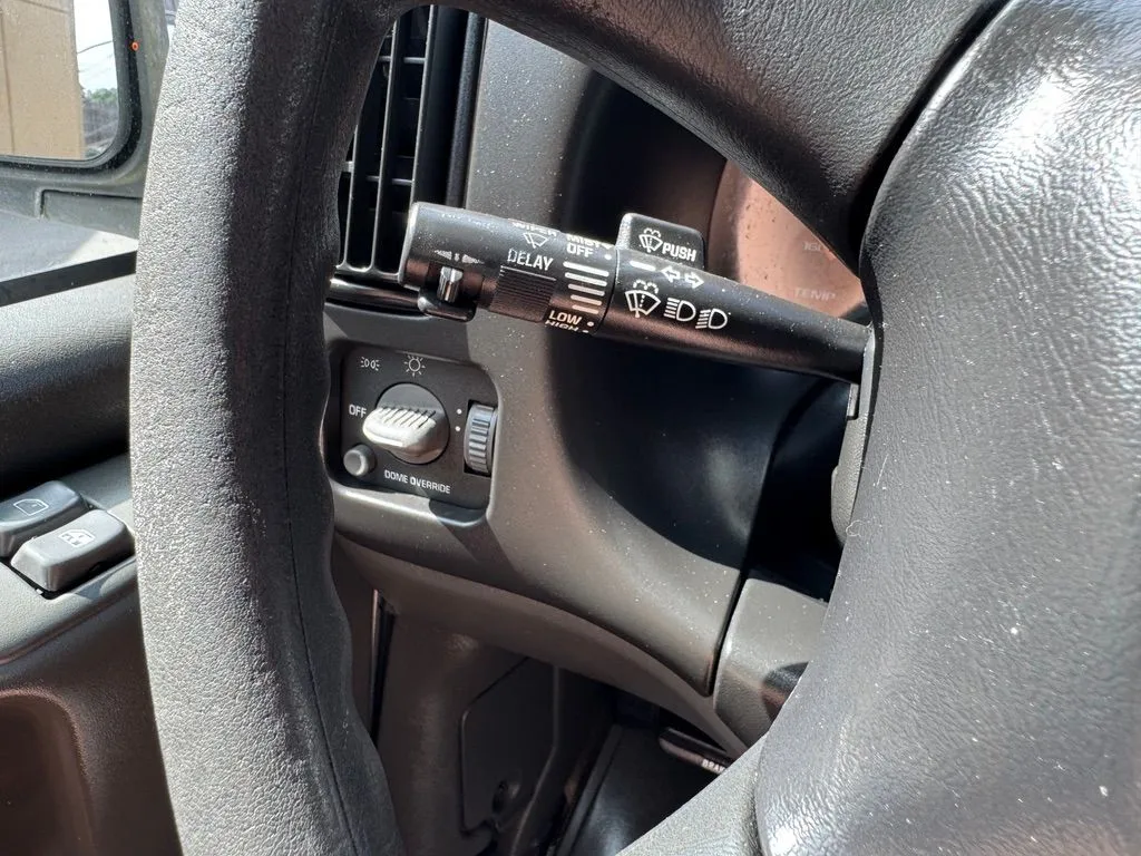 Chevrolet Express photo 28