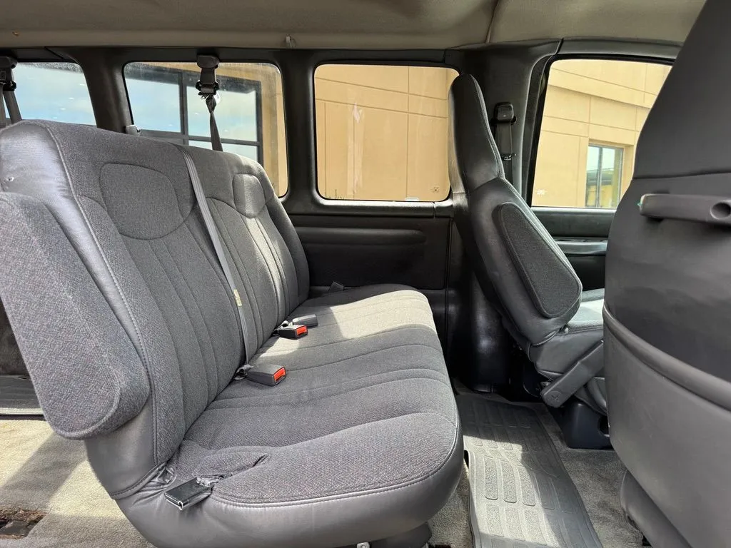 Chevrolet Express photo 18