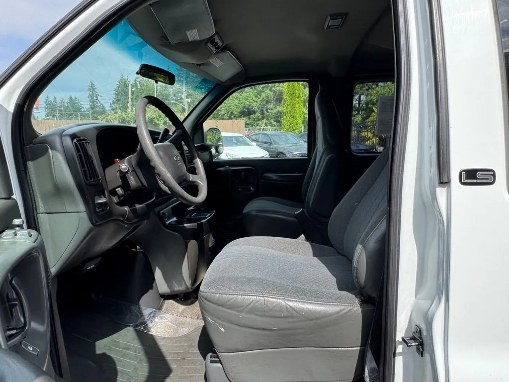 Chevrolet Express photo 9