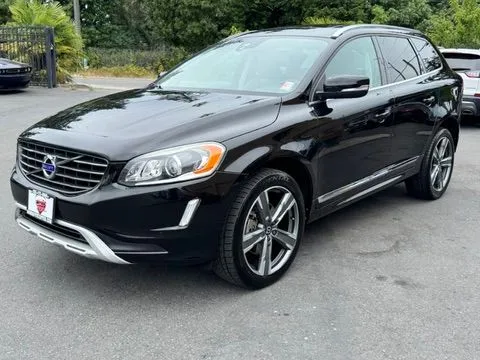 Another view of 2017 Volvo XC60 T6 Dynamic for sale in Lakewood, WA at 9999 Auto Center