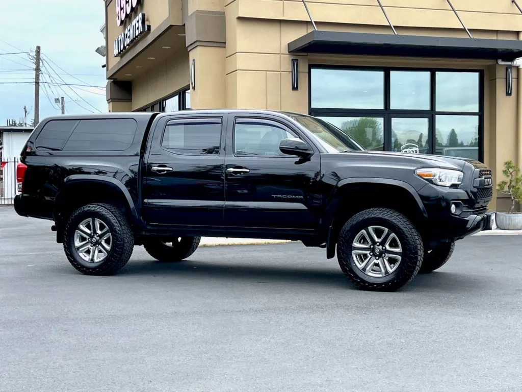 Used 2017 Toyota Tacoma Limited for sale in Lakewood, WA at