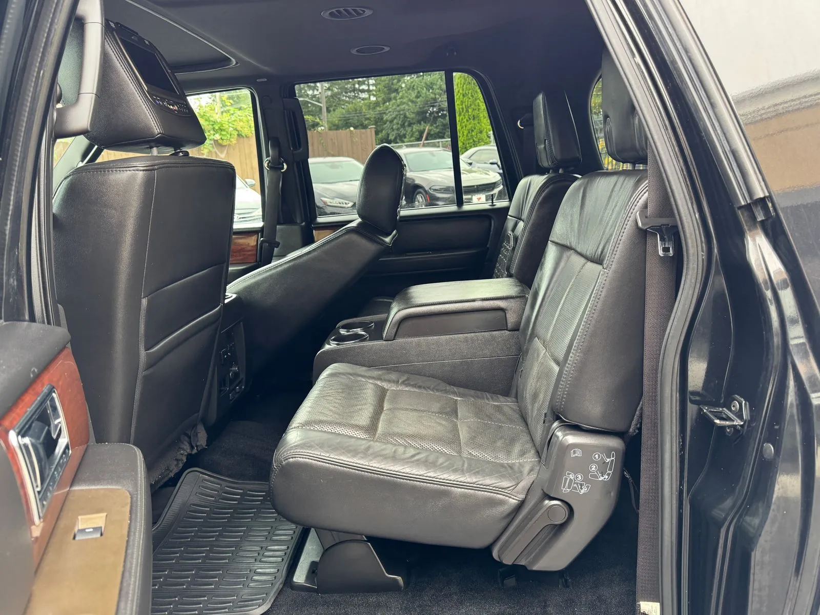 Lincoln Navigator L photo 15