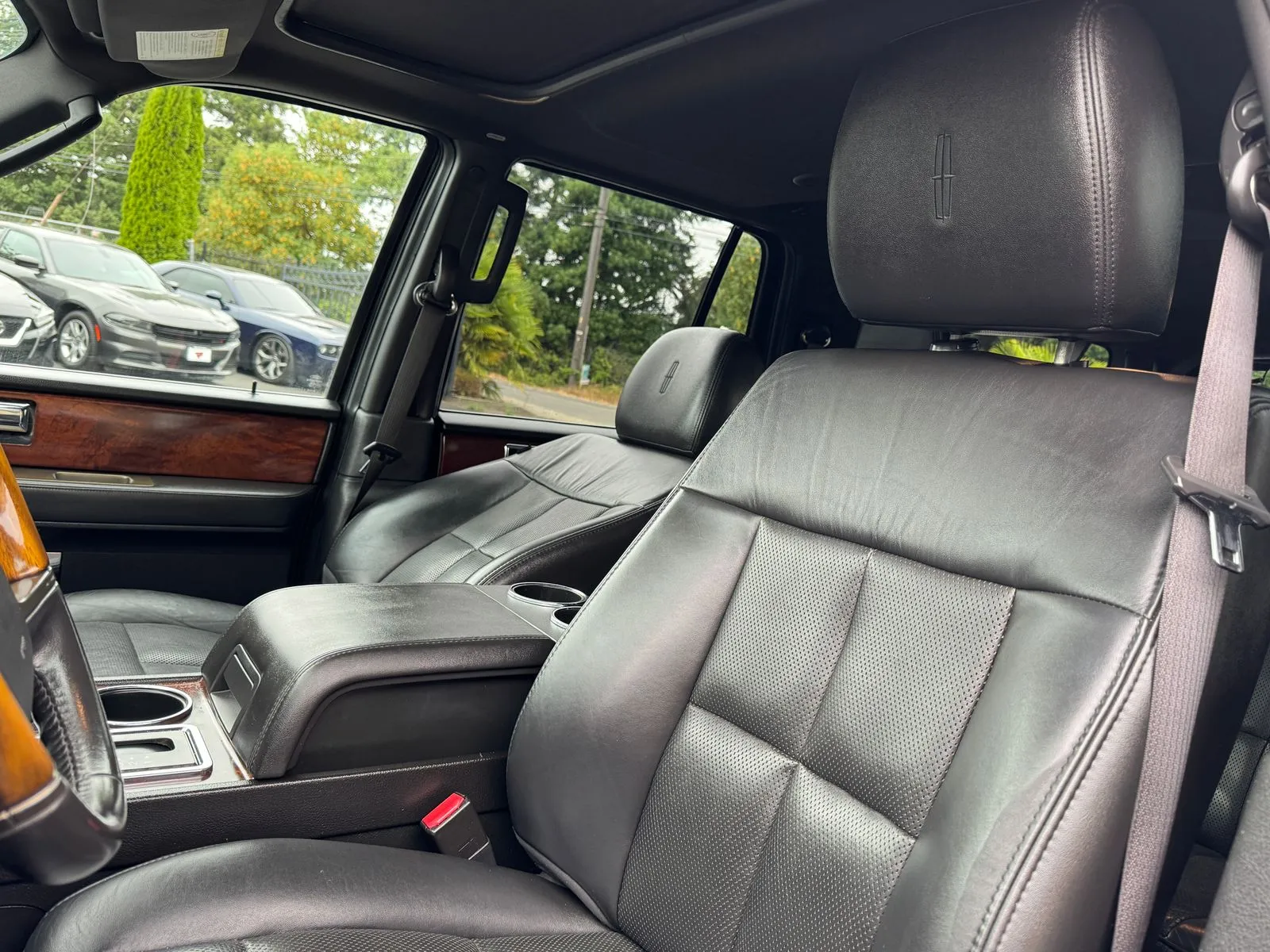 Lincoln Navigator L photo 11