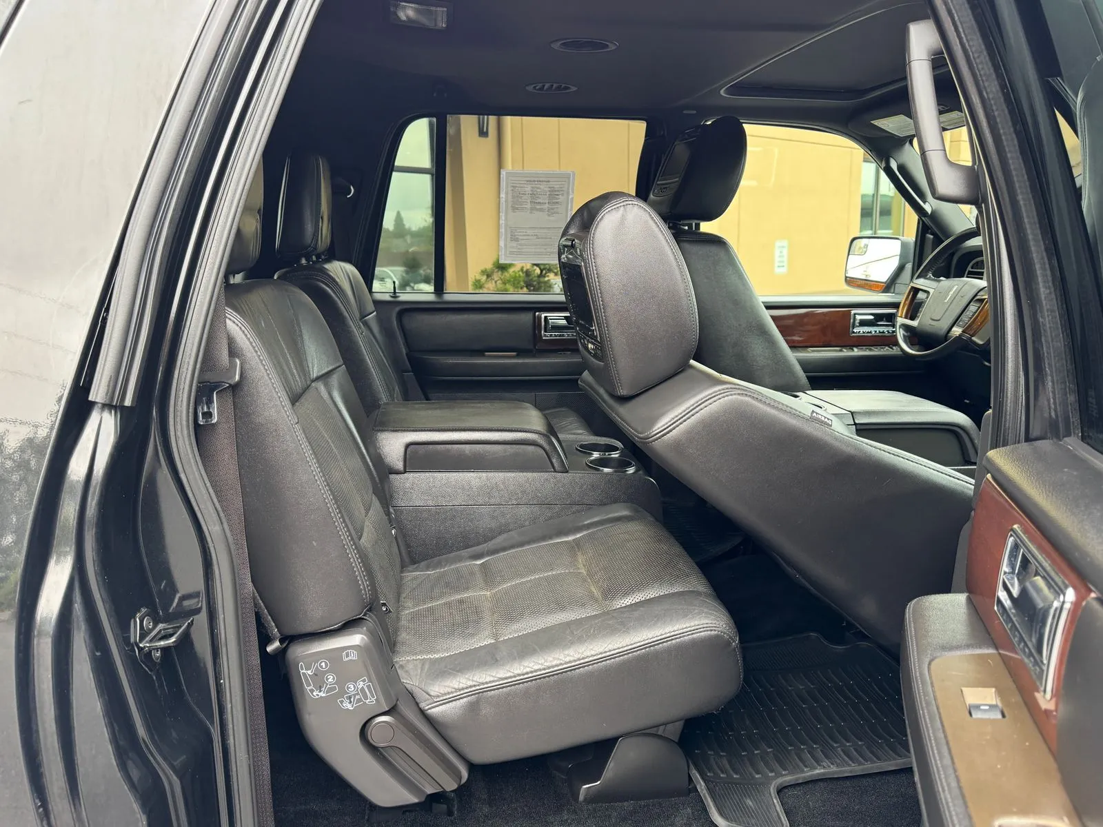 Lincoln Navigator L photo 20