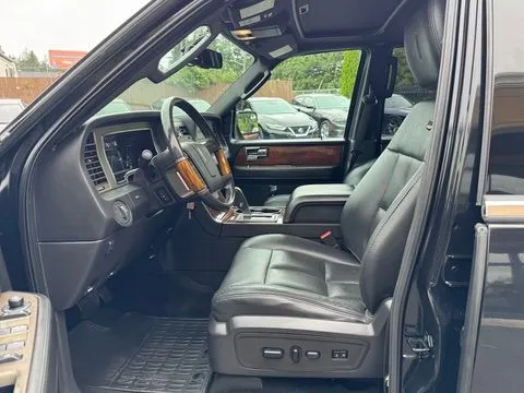 Lincoln Navigator L photo 9