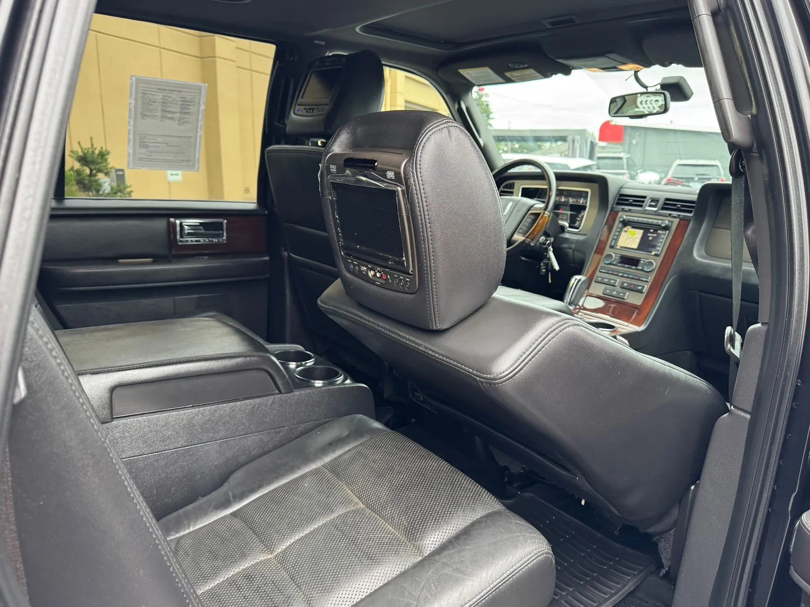 Lincoln Navigator L photo 21