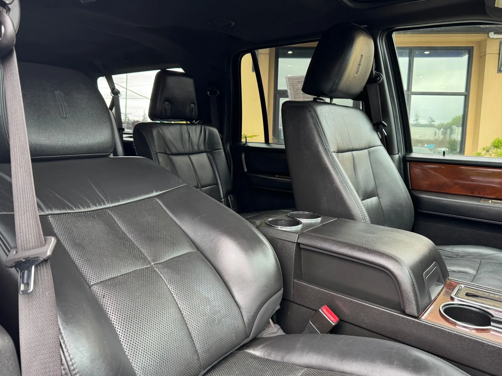 Lincoln Navigator L photo 25