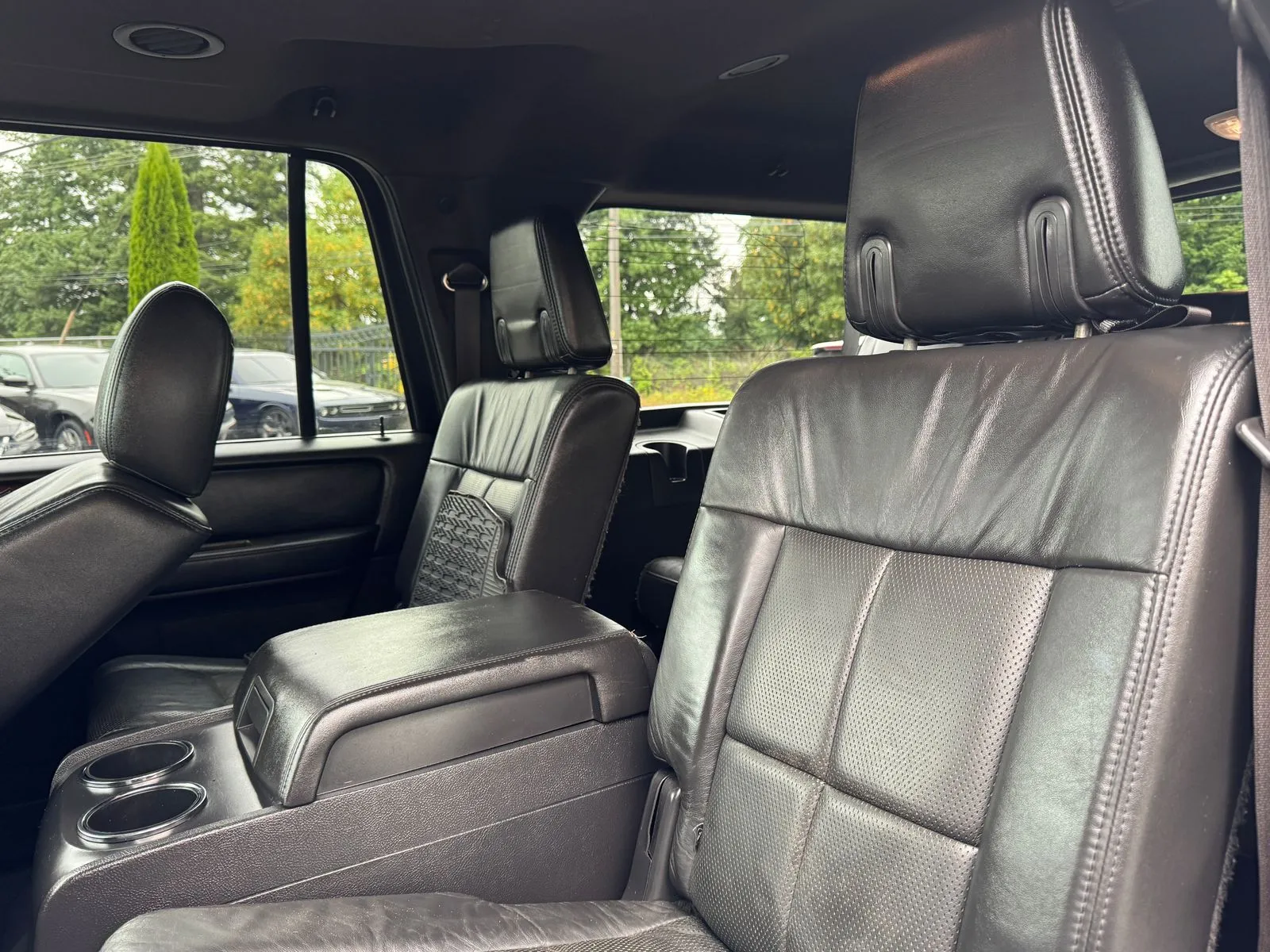 Lincoln Navigator L photo 17