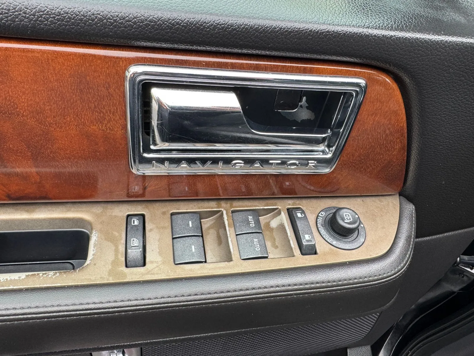 Lincoln Navigator L photo 14