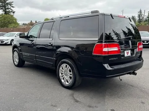 More photos of 2012 Lincoln Navigator L at 9999 Auto Center, WA