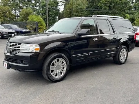 Another view of 2012 Lincoln Navigator L for sale in Lakewood, WA at 9999 Auto Center