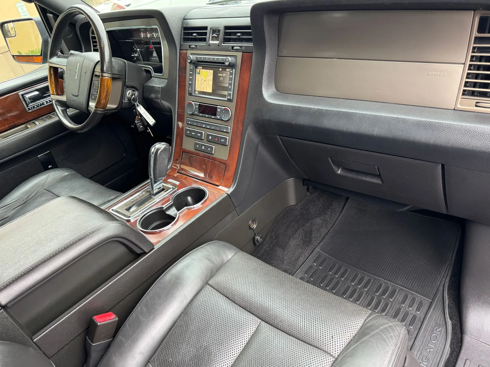 Lincoln Navigator L photo 24