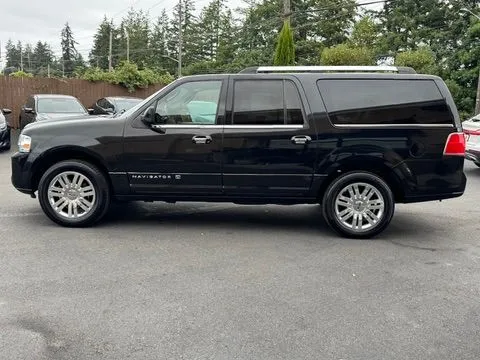 More photos of 2012 Lincoln Navigator L at 9999 Auto Center, WA