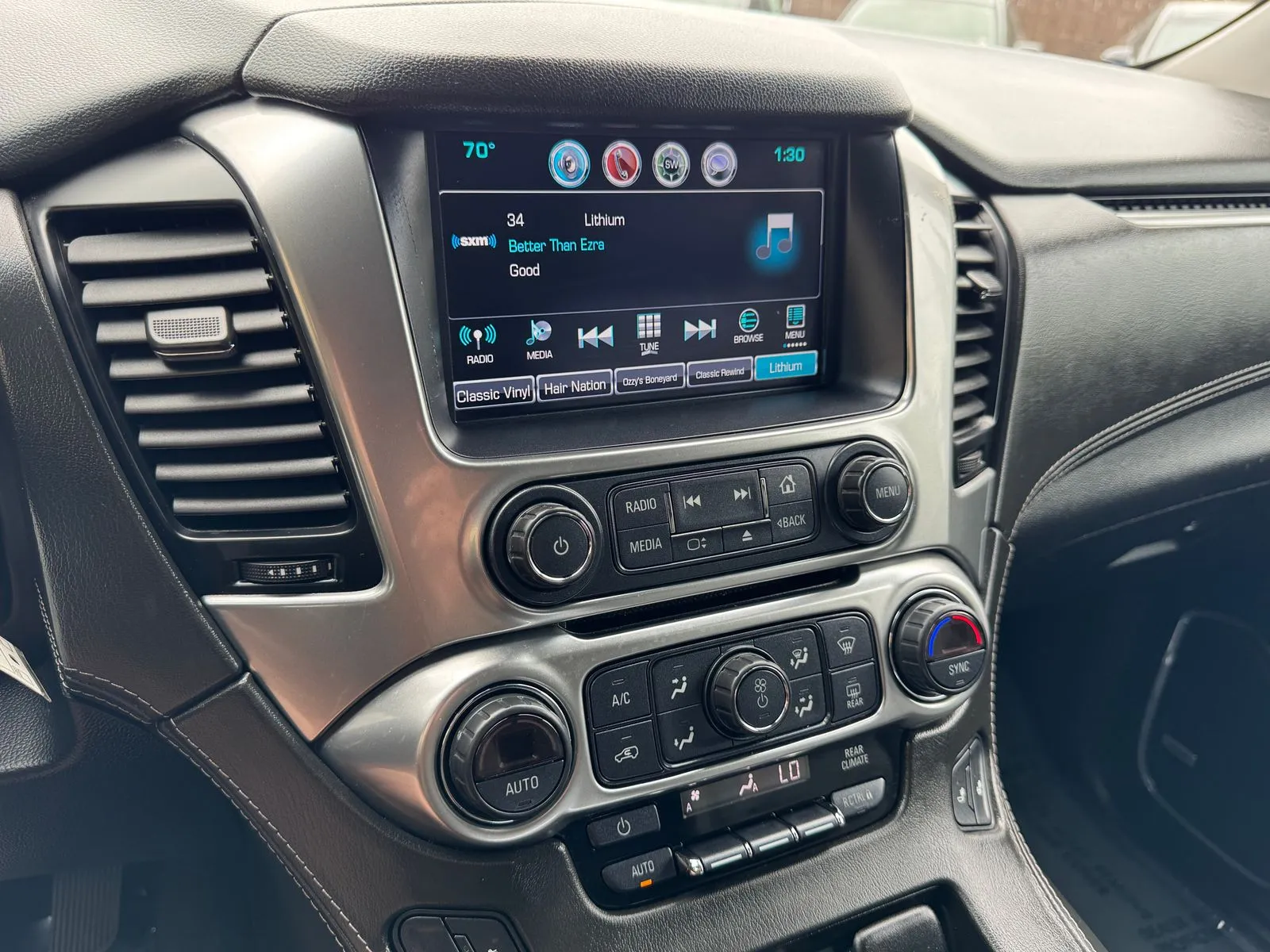 Chevrolet Suburban photo 27