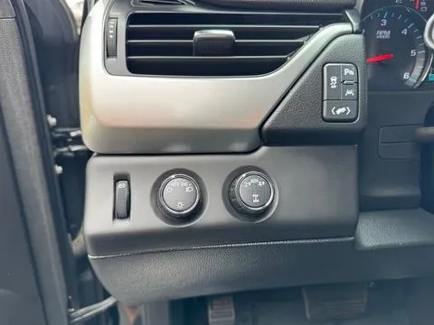 Chevrolet Suburban photo 12
