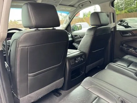 Chevrolet Suburban photo 15