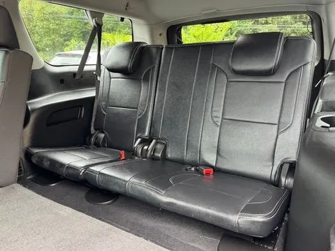 Chevrolet Suburban photo 17