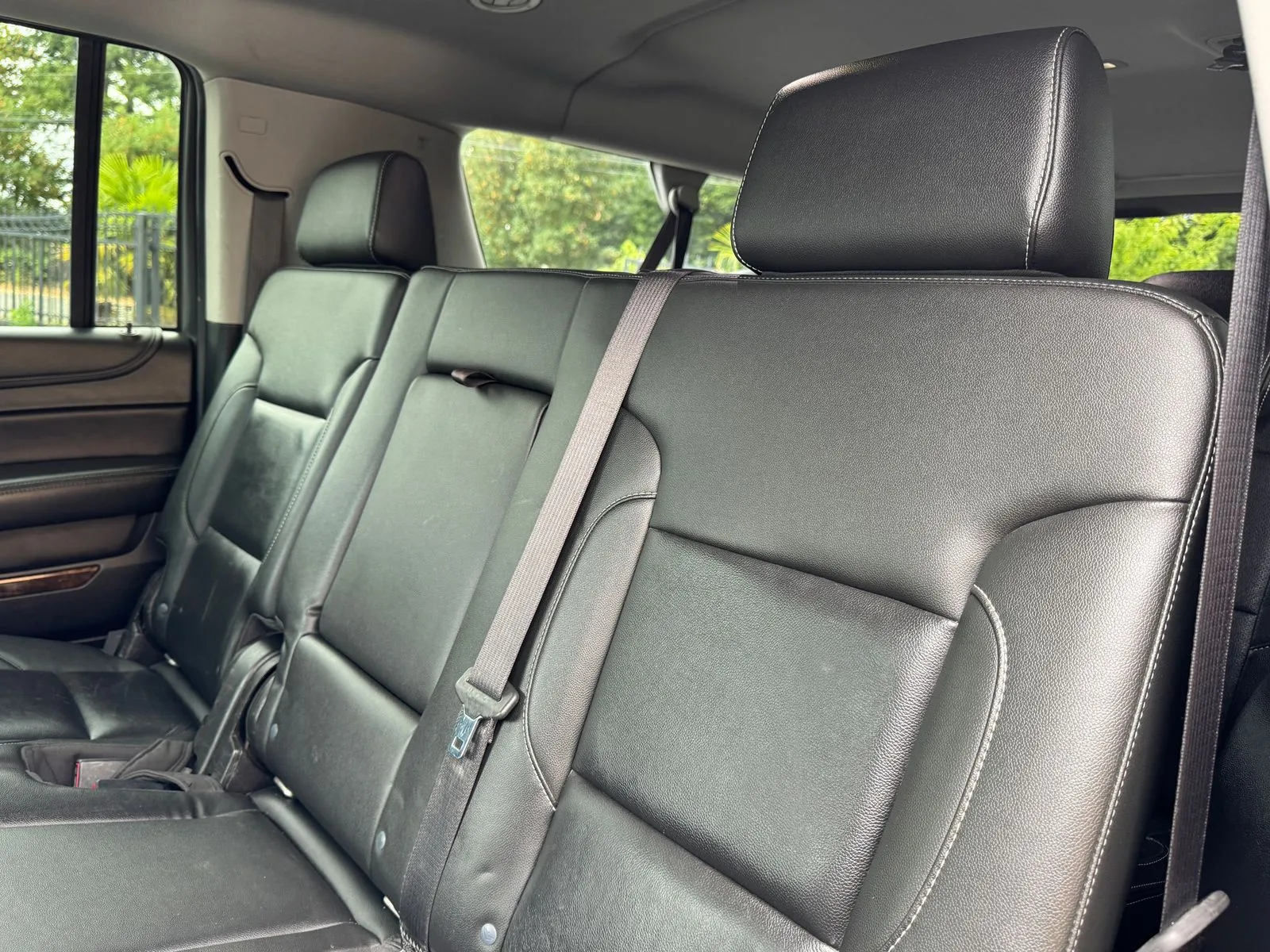 Chevrolet Suburban photo 16