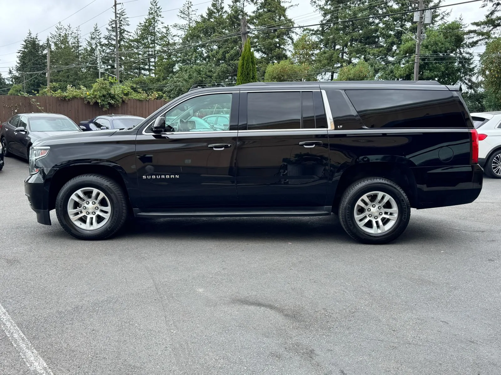 Chevrolet Suburban photo 4