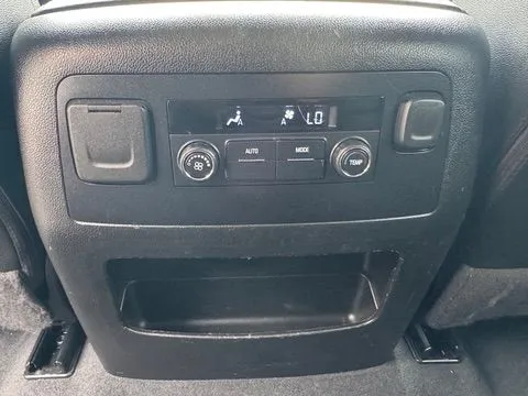 Chevrolet Suburban photo 18
