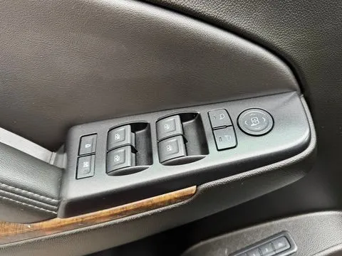 Chevrolet Suburban photo 13