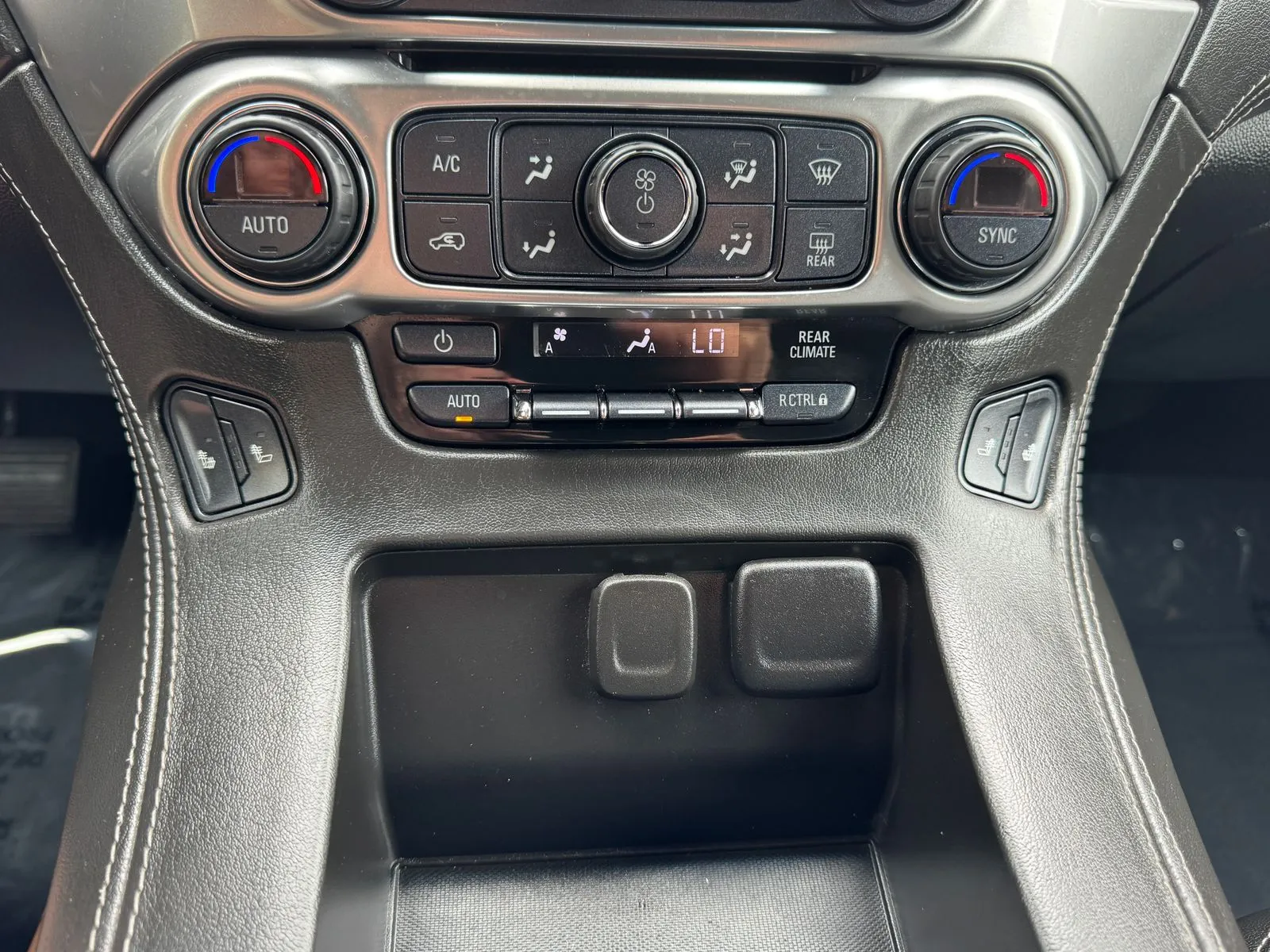 Chevrolet Suburban photo 28