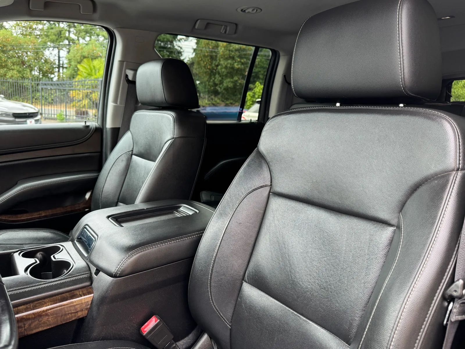 Chevrolet Suburban photo 11