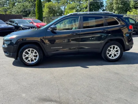 More photos of 2015 Jeep Cherokee Latitude at 9999 Auto Center, WA