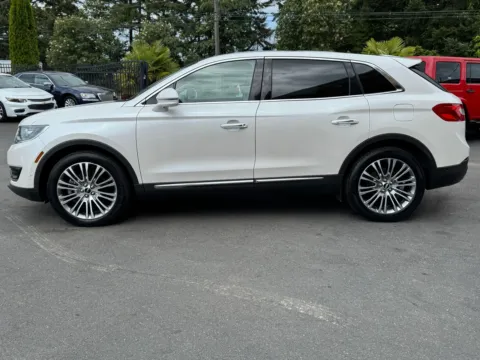 More photos of 2016 Lincoln MKX Reserve at 9999 Auto Center, WA