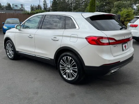 More photos of 2016 Lincoln MKX Reserve at 9999 Auto Center, WA