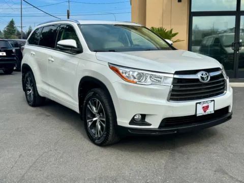 White 2016 Toyota Highlander XLE V6 for sale in Lakewood, WA