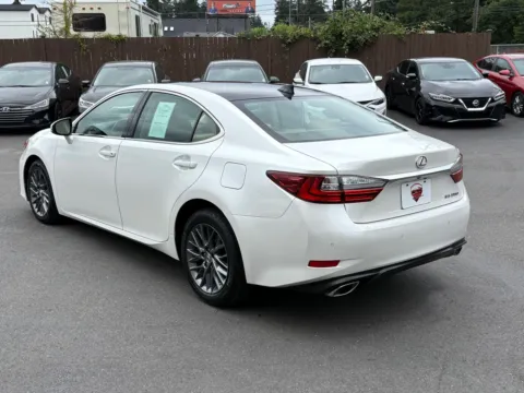 More photos of 2018 Lexus ES 350 at 9999 Auto Center, WA