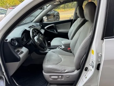 Toyota RAV4 photo 9