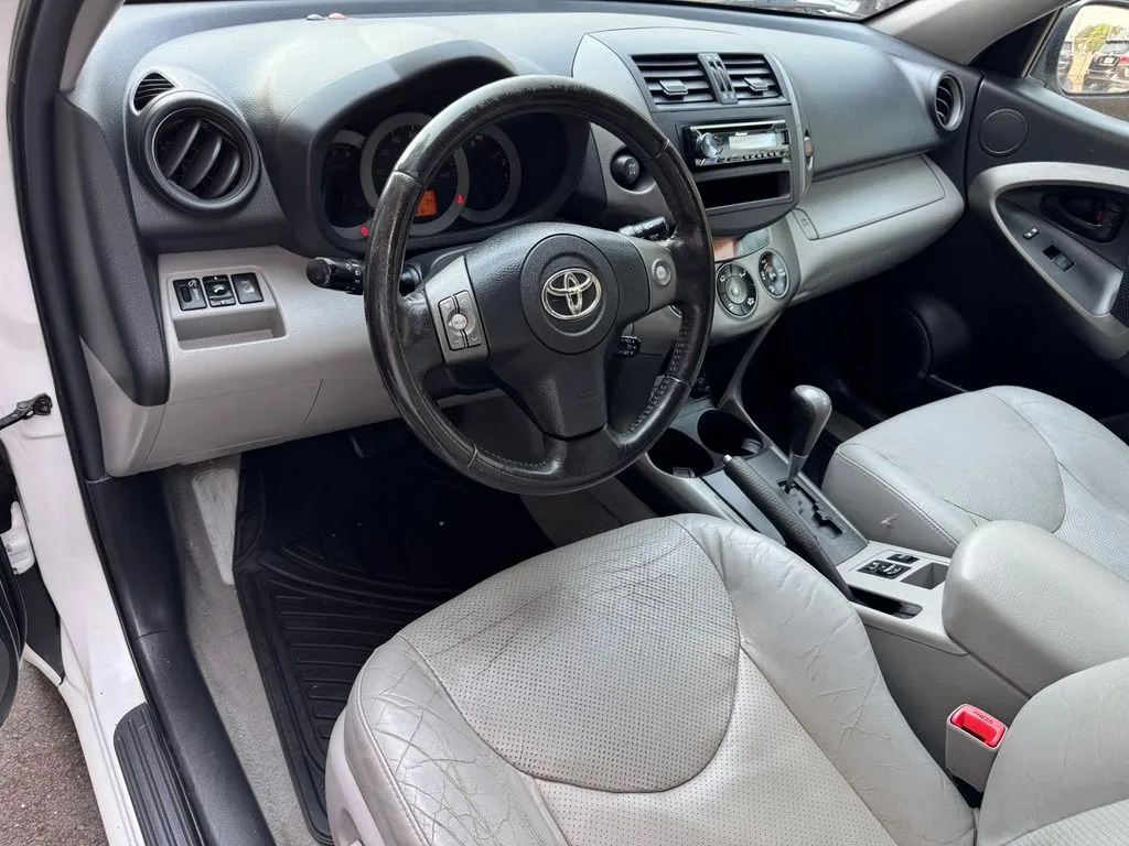 Toyota RAV4 photo 10