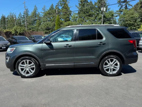 More photos of 2016 Ford Explorer XLT at 9999 Auto Center, WA