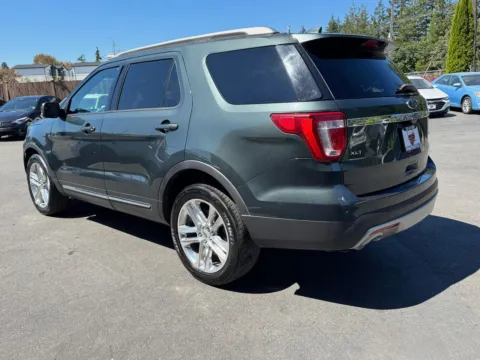 More photos of 2016 Ford Explorer XLT at 9999 Auto Center, WA