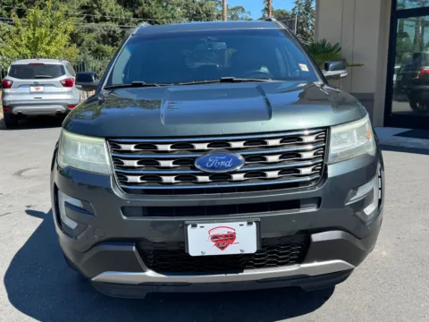 Photos of 2016 Ford Explorer XLT for sale in Lakewood, WA at 9999 Auto Center