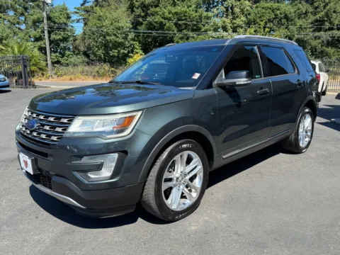 Another view of 2016 Ford Explorer XLT for sale in Lakewood, WA at 9999 Auto Center