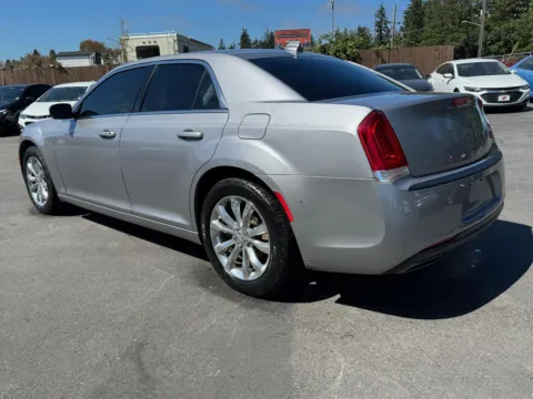 More photos of 2017 Chrysler 300 Limited at 9999 Auto Center, WA
