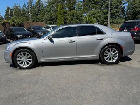 More photos of 2017 Chrysler 300 Limited at 9999 Auto Center, WA